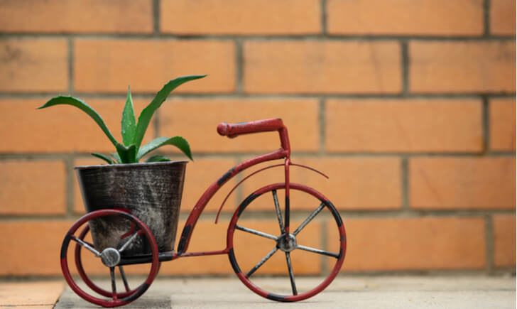 自転車型の植木鉢ホルダー
